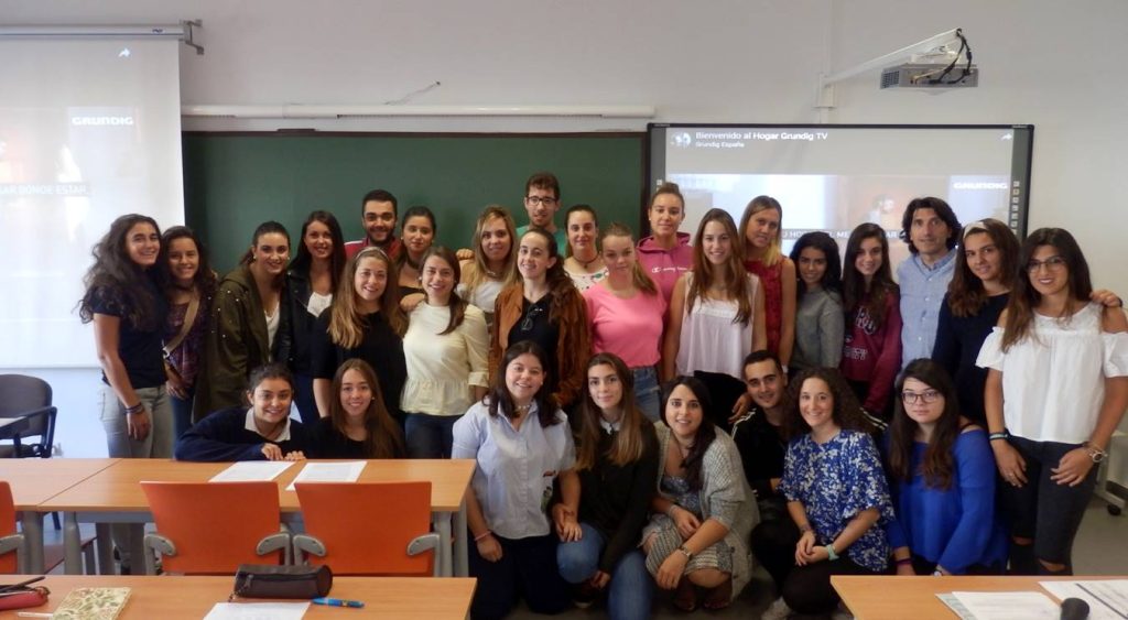lumnado de la Facultad de Educación de Palencia participante en el estudio sobre la influencia del aspecto en la impartición de la asignatura de Educación Física
