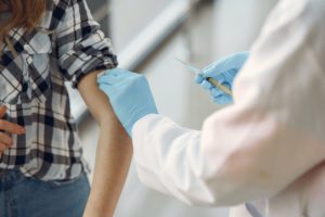 Hombres y mujeres presentan niveles similares de protección ante el virus de la gripe