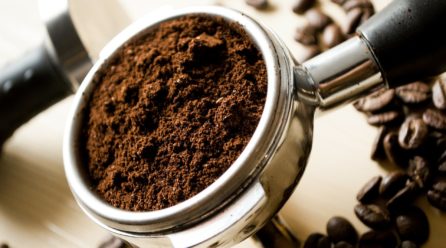 Un método innovador recupera los granos de café agotados para materia prima para la fabricación de biocombustibles y bioproductos