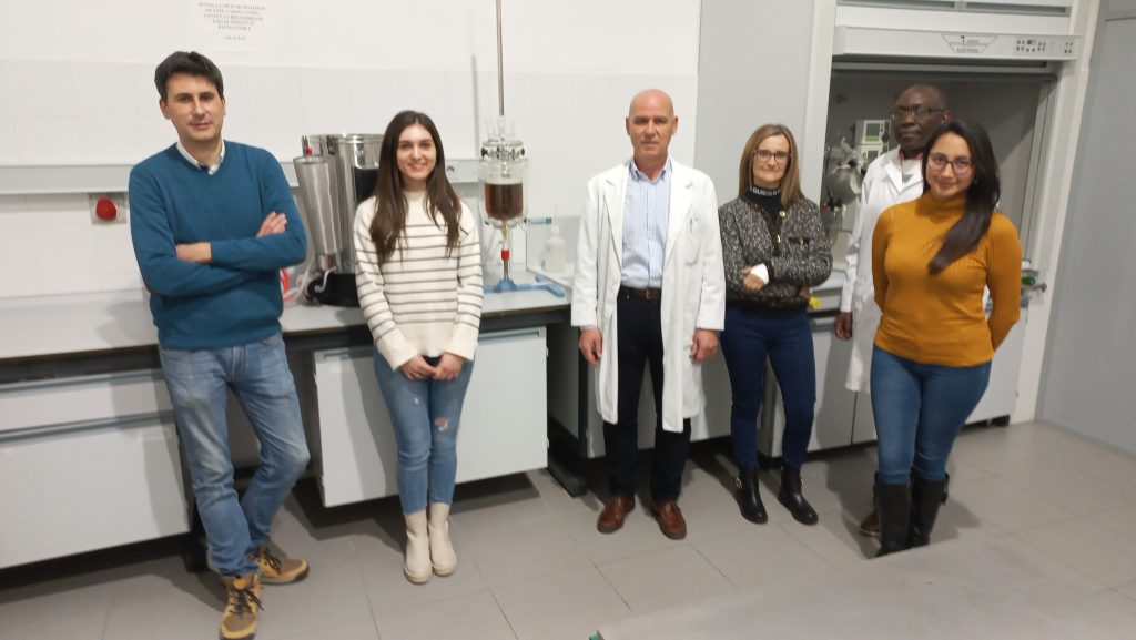 Grupo de investigación de la Universidad de Valladolid que trabaja en la elaboración de cerveza a partir de pan