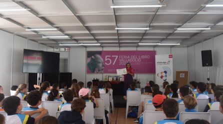 Más de 700 colegiales conocen el proyecto ‘Lo que no te contaron los cuentos clásicos’ en la Feria del Libro de Valladolid