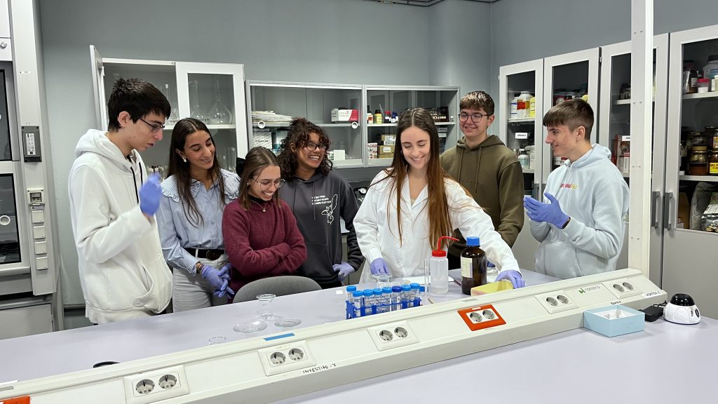 Semana de la Ciencia de 2024 en la Universidad de Valladolid. Actividad 'El lugar donde se hace la ciencia'