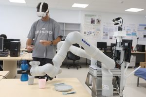 Investigadores de la Universidad de Valladolid desarrollan un robot capaz de asistir a personas mayores en el hogar