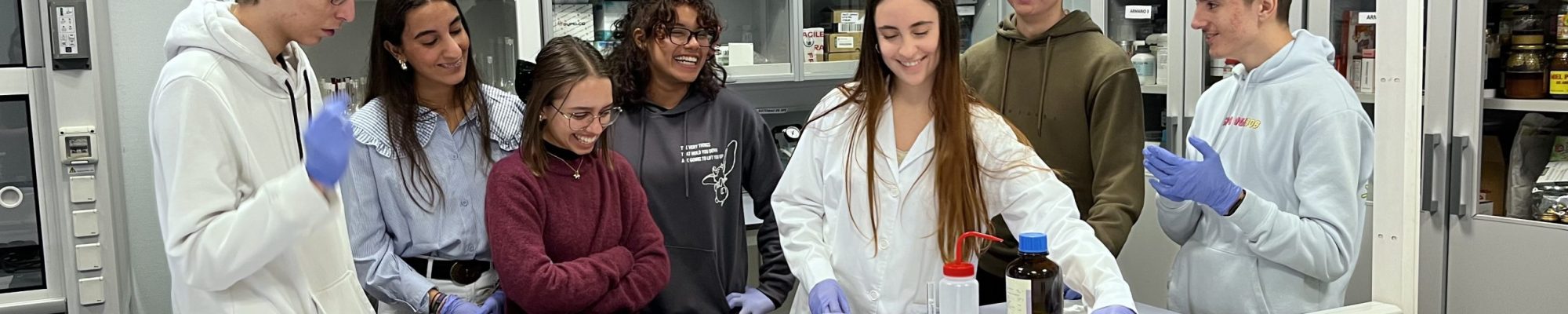 Semana de la Ciencia de 2024 en la Universidad de Valladolid. Actividad 'El lugar donde se hace la ciencia'