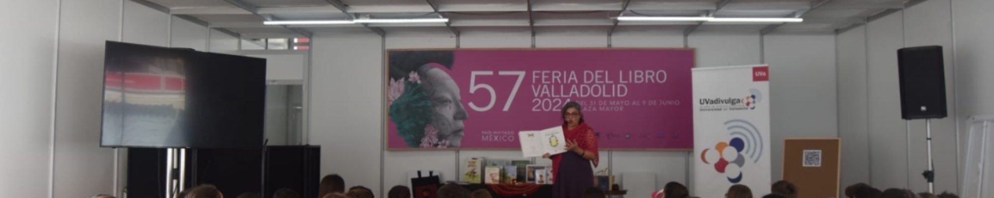 Narración oral de Isabel Benito sobre 'Lo que no te contaron los cuentos clásicos' en la 57 Feria del Libro de Valladolid