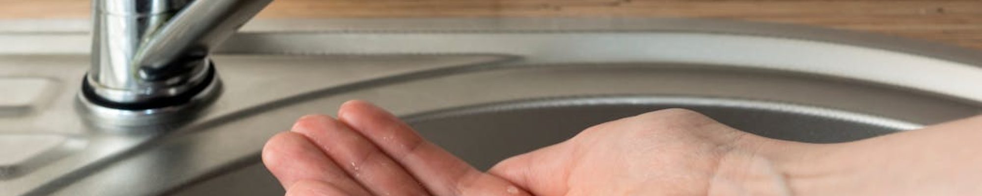 Un año después del apagón: ¿por qué millones de personas se quedaron también sin agua corriente?